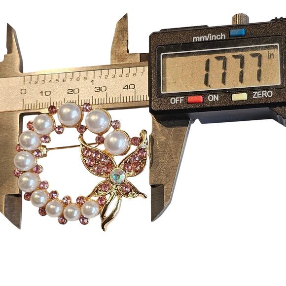 Pink Brooch Pin Faux Pearl Rhinestone Butterfly Gold Tone Wreath Gift Box - Picture 3 of 9